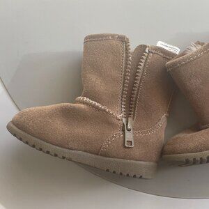 Circo toddler boots with furry insole - size 4